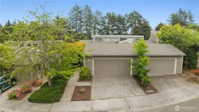 Townhome in a prime location on the Eastside!