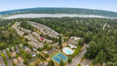 Aerial view of proximity to Lake Washington Community with amenities - Pool, tennis courts, clubhouse, play area, fitness, RV & boat parking options.