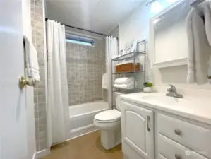 Bright & Functional Guest Bath – This well-appointed guest bathroom features a full-size tub, perfect for unwinding after a long day. A clean and inviting space designed for both comfort and convenience.