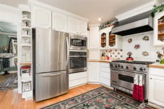 Viking Gas Stove & full complement of Stainless Steel Appliances