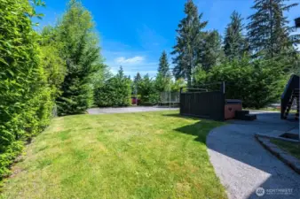 Large level backyard, great for outdoor activities!