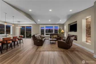 Great room w/vaulted ceilings and expansive views - watch the sunset from here!