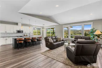Great room w/vaulted ceilings and expansive views