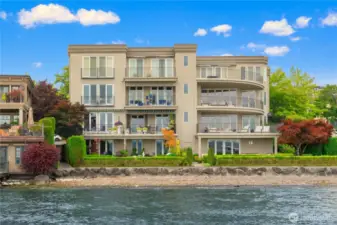 A rare 3 level lakeside condo blocks to vibrant Downtown Kirkland and offering magnificent lake, city and mountain views!