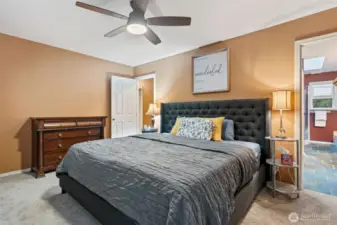 Primary Suite view #2 w/ en suite 5-piece bathroom.