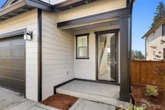 Nice covered front porch area to keep you dry in the winter