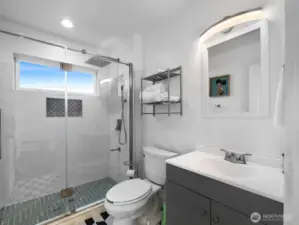 Gorgeous bathroom with all amenities