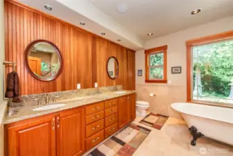 Primary En-suite Luxury Bath