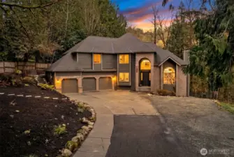 3 car garage, Full home generator winter stormy nights!