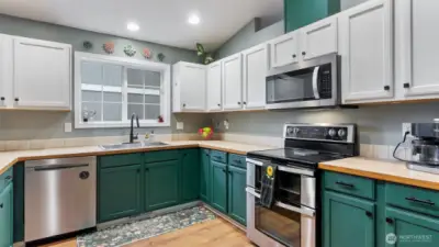 Double oven is so handy for the holidays!