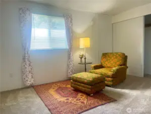 guest bedroom or reading room/office?