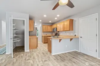 Dining nook/eating area off kitchen