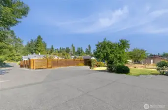 tons of parking spaces