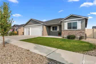 1780 sq ft floorplan plus 3 car garage