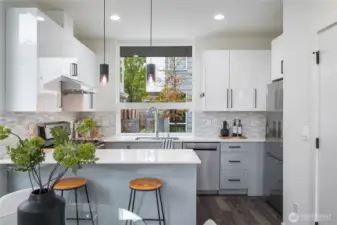Kitchen counter eating space