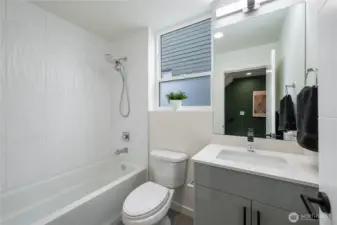 Tub & nice finishes