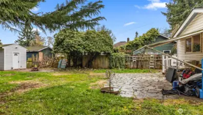 All Exterior Stored Items will go with the Seller upon Closing