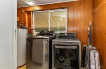 Newer HE Washer & Dryer Set to Remain with the Home