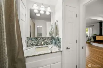 Refreshed full bathroom