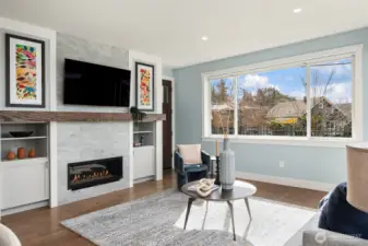 ADU has separate entrance off of 80th.