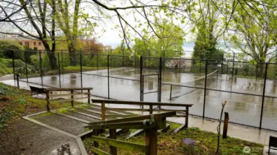 Pickleball/Tennis court just around the corner in Kinnear Park.