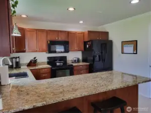 Kitchen / Breakfast Bar
