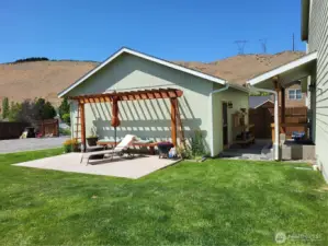 "Mini" Breezeway between House and Garage