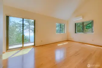 Upper floor bedroom