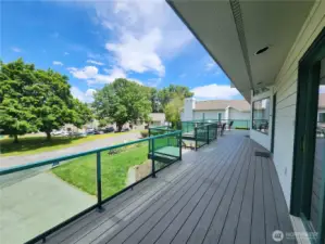 Newly updated deck & railing.