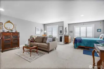 Office/2nd living area on upper level