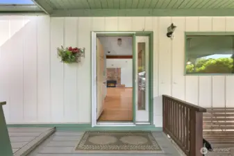 Let's check out the inside.