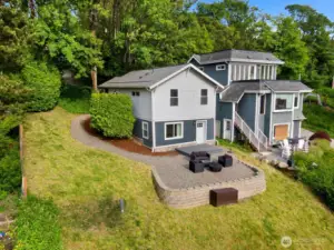 This larger property offers privacy and charm, while still being close to everything. Terraced backyard, stylish outdoor seating area, and lush green surroundings in the city.  Easy commute options to easily access all that Seattle and Beacon Hill have to offer.