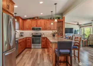 Large counter with ample from for eating