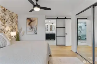 Primary flows into the Gorgeous En-Suite