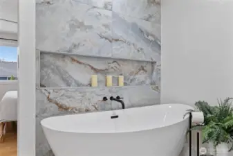 Sunning feature wall with 2 person slipper tub