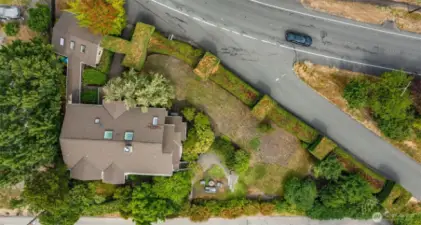 This aerial view shows the size of the property and that amazing privacy hedge