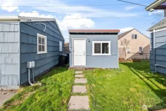 Fully finished outbuilding with heat and electricity. Perfect for office, studio, etc.