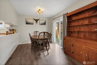 Nice size dining area, table sits 6 easy!