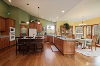 Lovely Eat-In kitchen with walk in pantry.