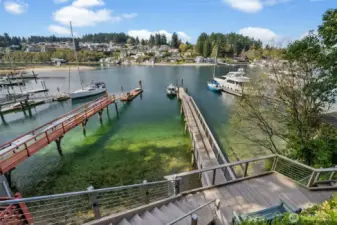 Wander outdoors for direct access to the dock and waterfront.
