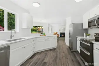 New Quartz, SS Appliances, hardware