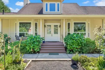 Entrance from the garden side