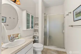 Utility bath off of utility room.