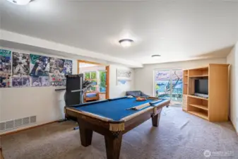 Huge family Room w/lk access.l