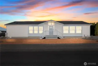 A Pilot's Dream! Complete with 60'x50' airplane hangar.