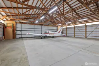 60'x50' Airplane Hangar with plenty of space for all your pilot hobbies!