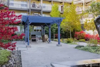Fall at Village Commons - Outdoor Area W/ 2 BBQ's and dining table/chairs