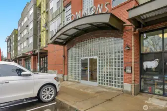 Come view this beautiful condo!