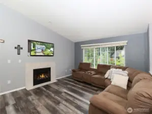 Family Rm centrally located to Dining Rm and Kitchen for ALL your gatherings