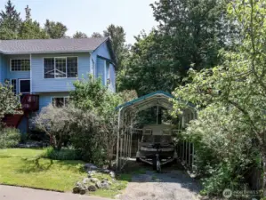 Rare RV Parking and NO HOA in town!